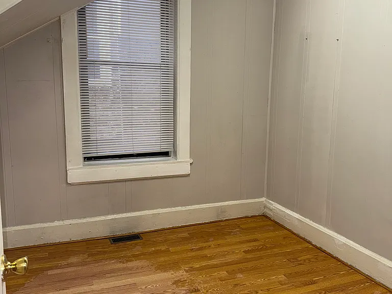 940 W 31st Pl #1R — Photo 6