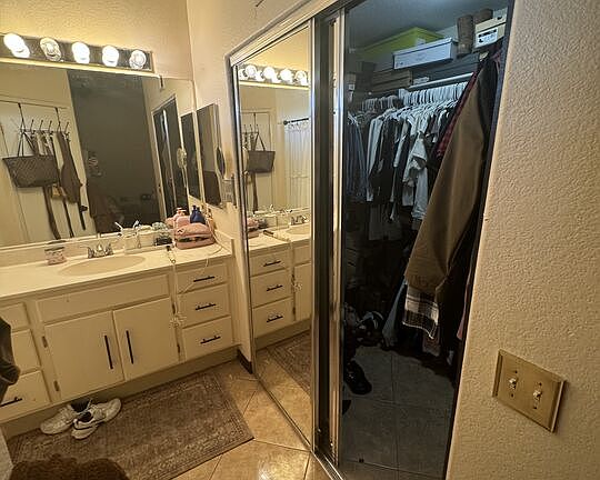 5th image of 916 H De La Vega Dr