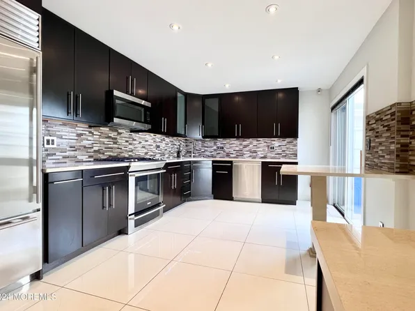 35 Woodpecker Way, Marlboro, NJ 07746