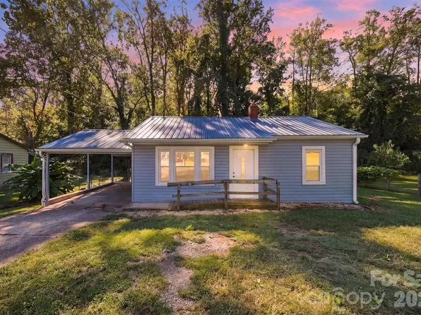 110 Brookside Ln, Morganton, NC 28655