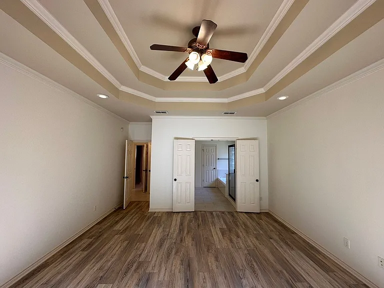626 Huntwick Ln — Photo 16
