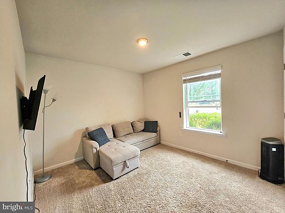 3rd image of 415 Creekside Trl