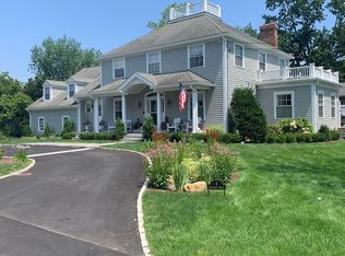 8 Baywater Dr, Darien, CT 06820