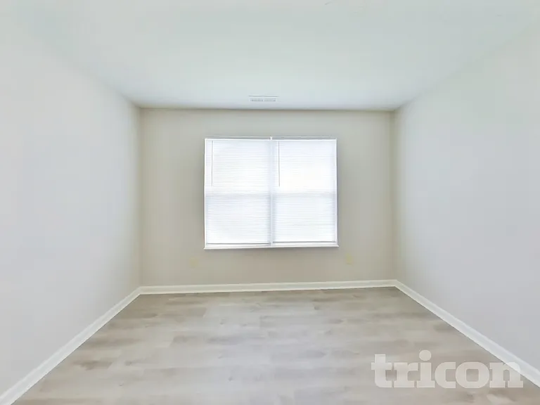 949 Knox Dr — Photo 8
