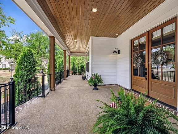 5th image of 6264 Valley Oaks Dr W
