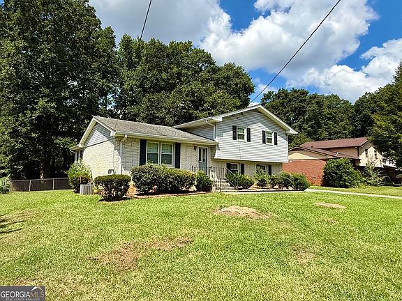 3rd image of 6641 Londonderry Dr