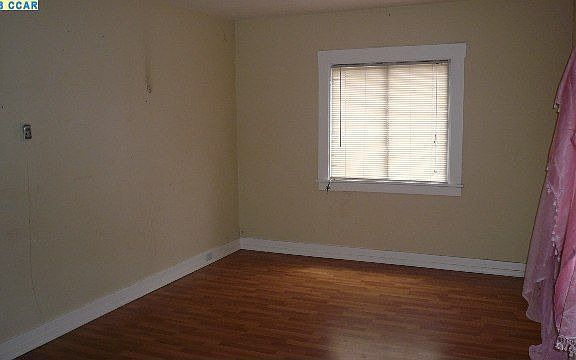 5th image of 870 Ventura St