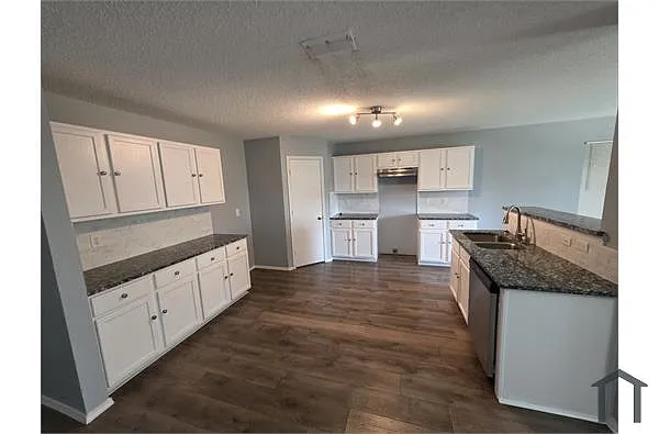 Building Photo - 2256 White Oak Dr