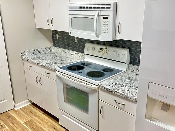 3rd image of 615 Rue Marseille