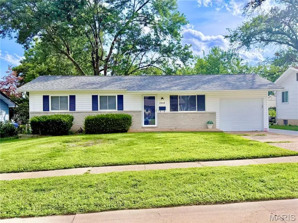 2040 David Dr, Florissant, MO 63031