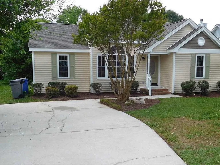 3512 Lytham Pl — Photo 2