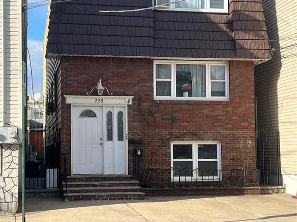 228 Hamilton St, Harrison, NJ 07029