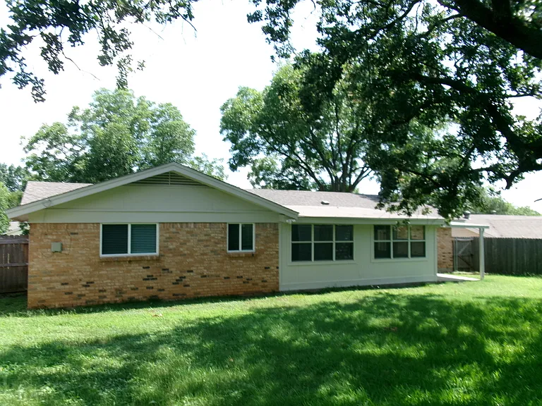 1610 Toplea Dr — Photo 3