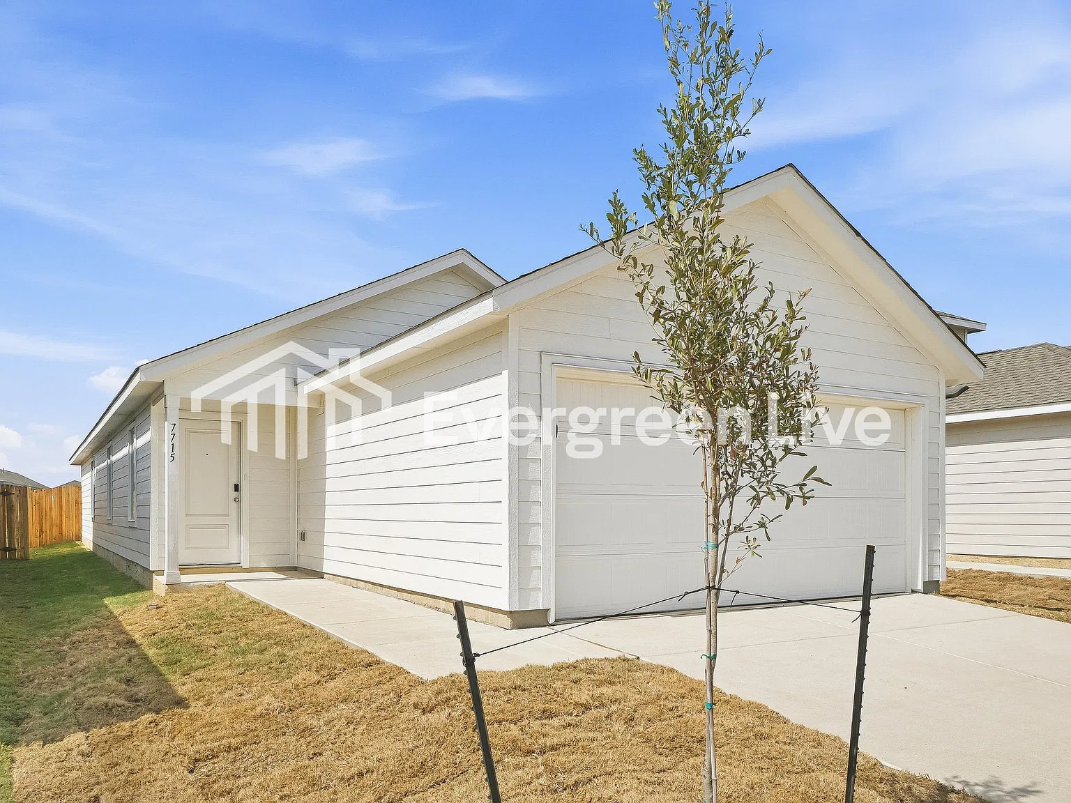 4 bed, 2.0 bath, 1483 sqft, $1,410 — Photo 2
