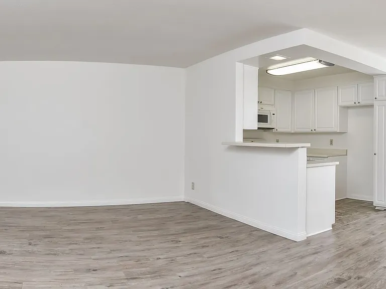 1799 N Hollywood Way — Photo 25