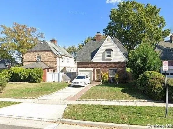 38 Surrey Lane, Hempstead, NY 11550