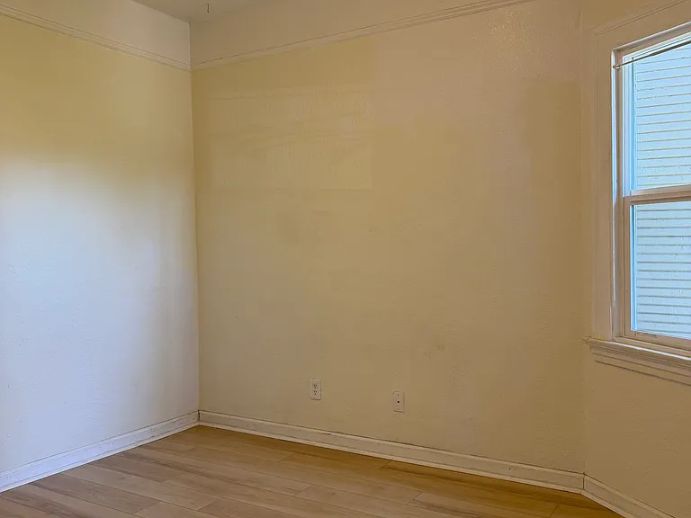 866 Athens Ave — Photo 9