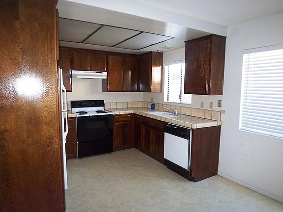 4th image of 10923 Moorpark St APT B