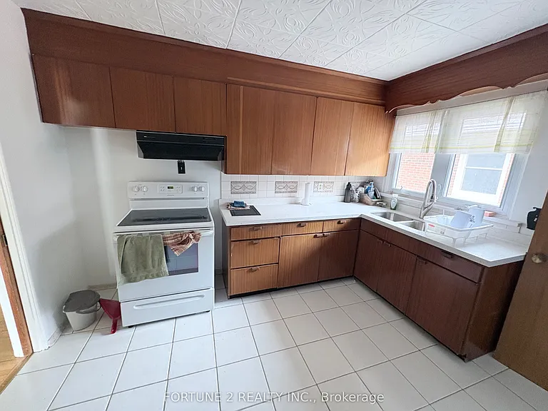 614 Ross St — Photo 7