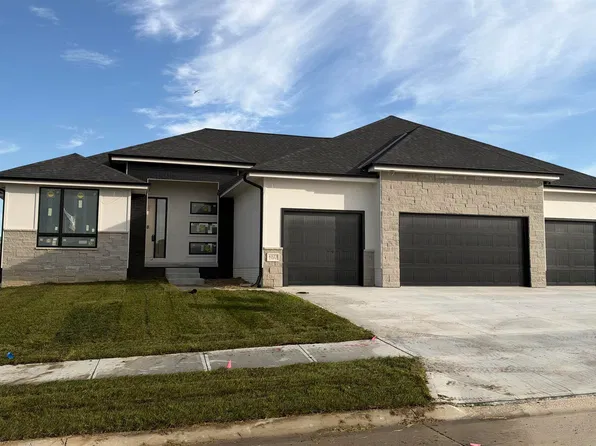 6523 S 214th St, Elkhorn, NE 68022