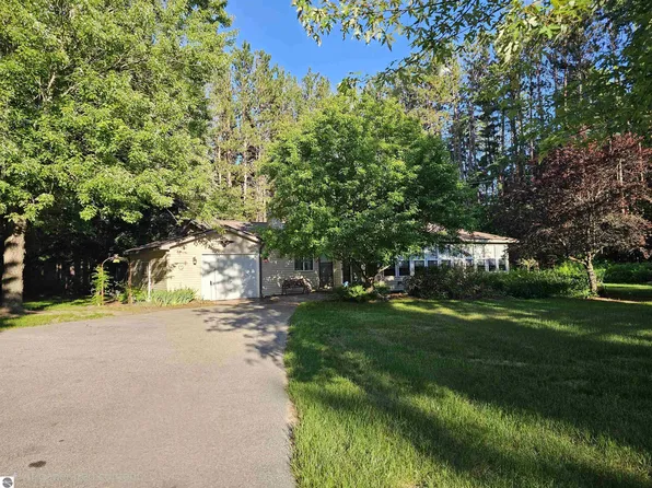 3351 S Dickerson Rd, Lake City, MI 49651