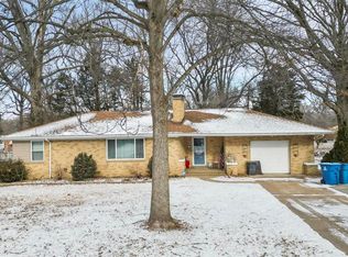 3 Kingsbury Dr, Swansea, IL 62226