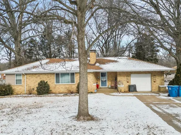 3 Kingsbury Dr, Swansea, IL 62226