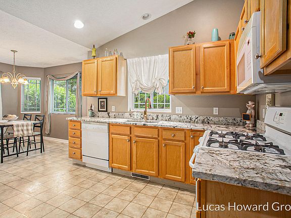 5th image of 7566 Navajo Valley Dr SW