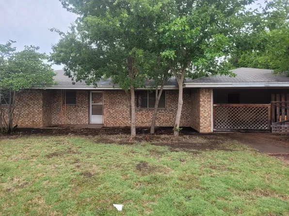 115 N Crescent Dr, Electra, TX 76360