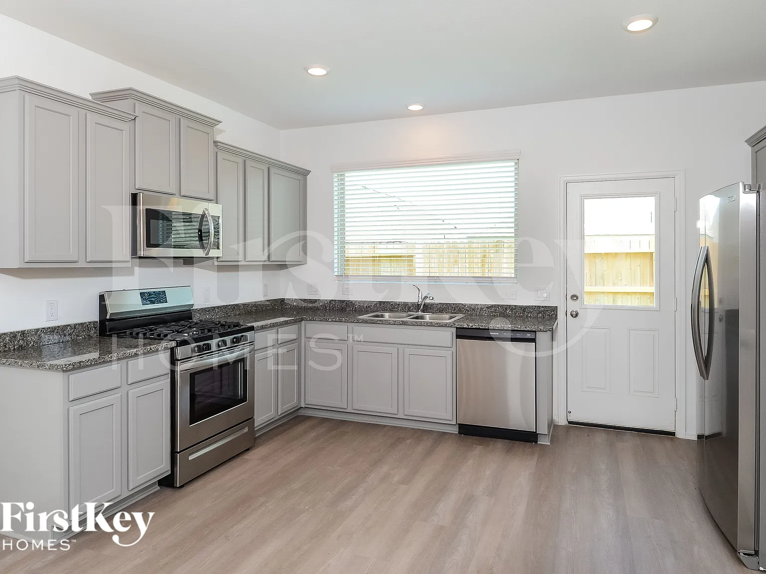 4 bed, 2.5 bath, 1853 sqft, $2,265 — Photo 3