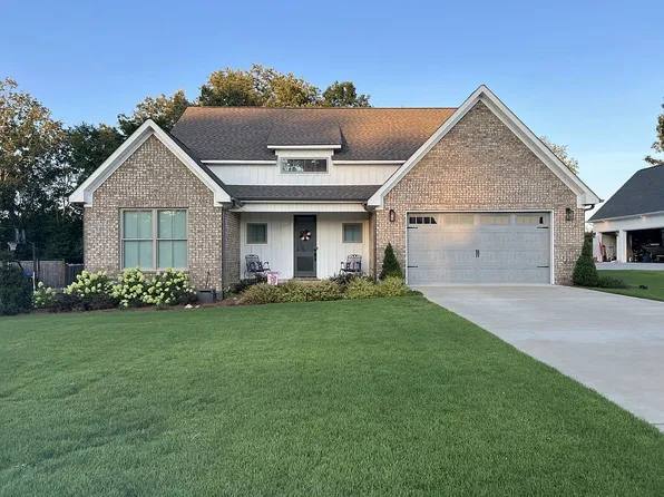 230 Rockwood Dr, Tuscumbia, AL 35674