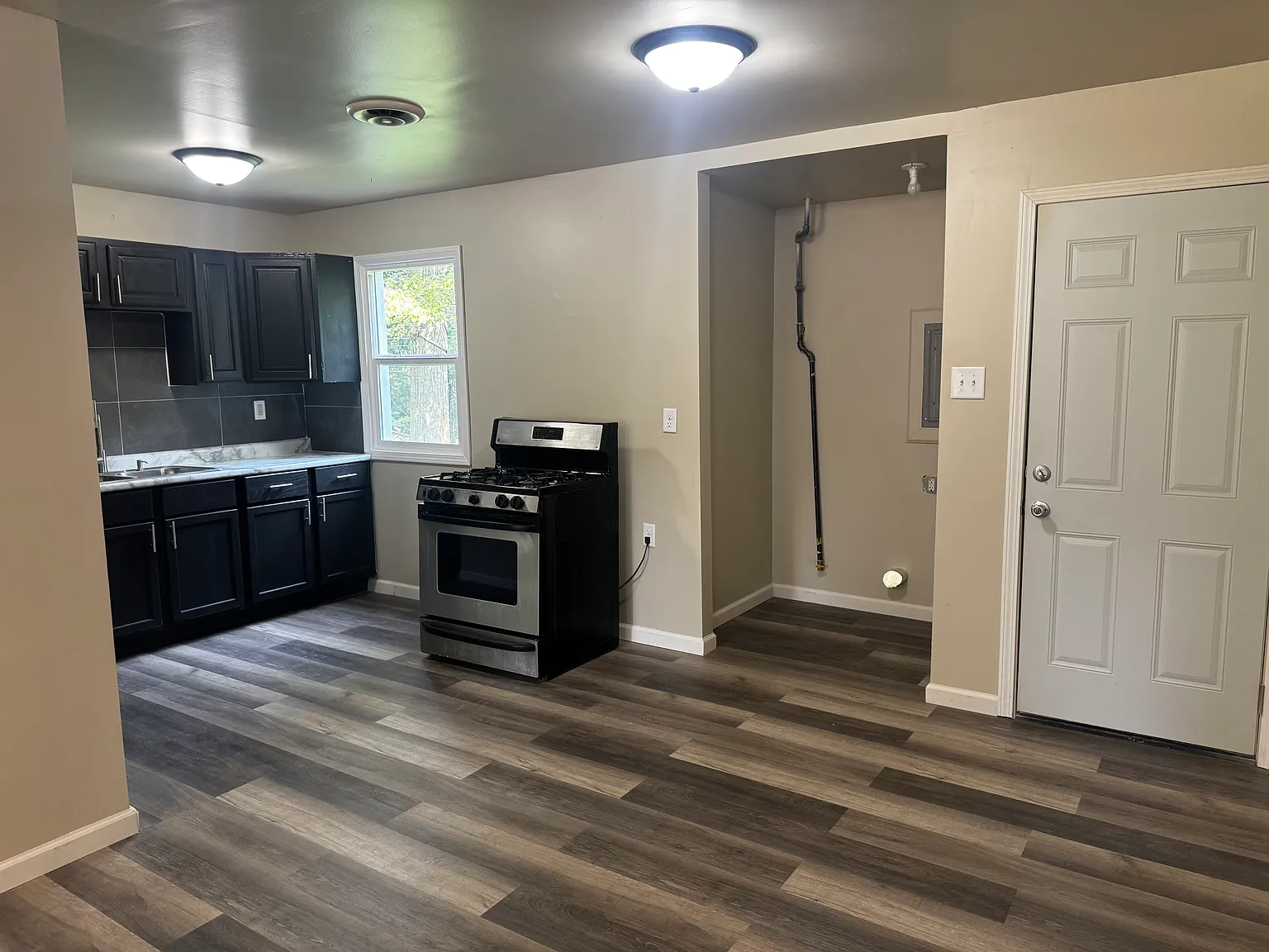 3 bed, 864 sqft, $1,375 — Photo 4