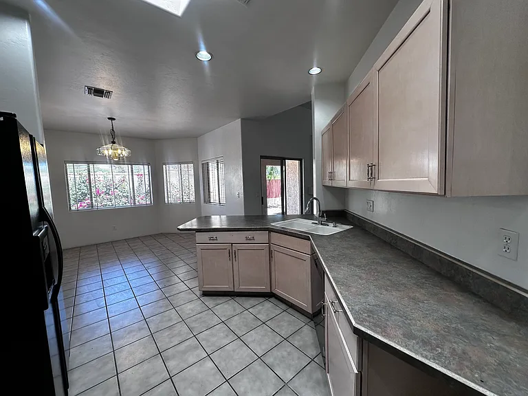 1324 W Cactus Moon Pl — Photo 7