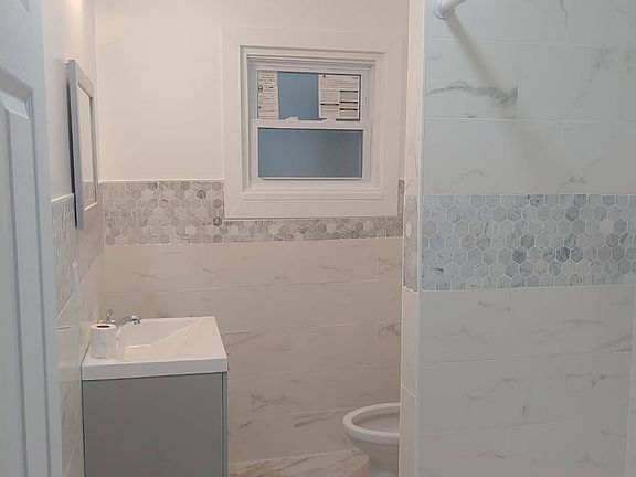 5th image of 410 E Utica St #1R