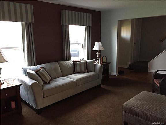 2nd image of 54 Pennicott Cir