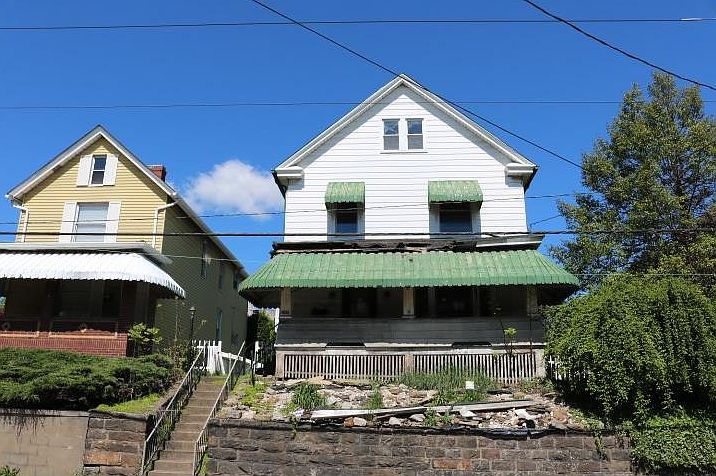 1st image of 121 S 4th St