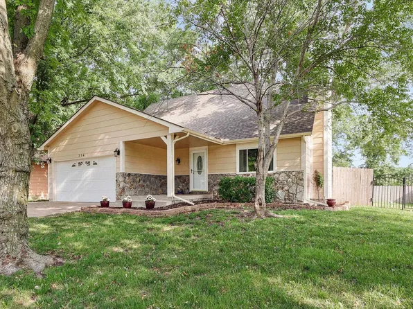 314 E Fox Brier Rd, Rose Hill, KS 67133