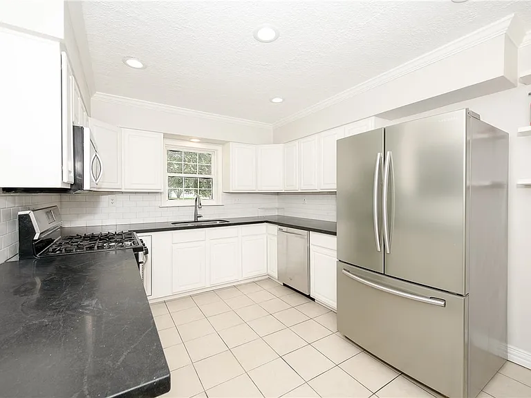 709 Inwood Dr — Photo 10