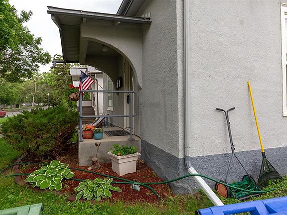 4th image of 214 W Chinook St
