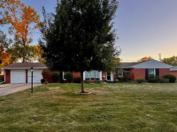 1919 Owens Dr, Bloomington, IL 61701