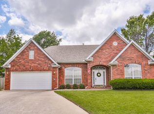 2090 E Deer Creek Dr, Fayetteville, AR 72703