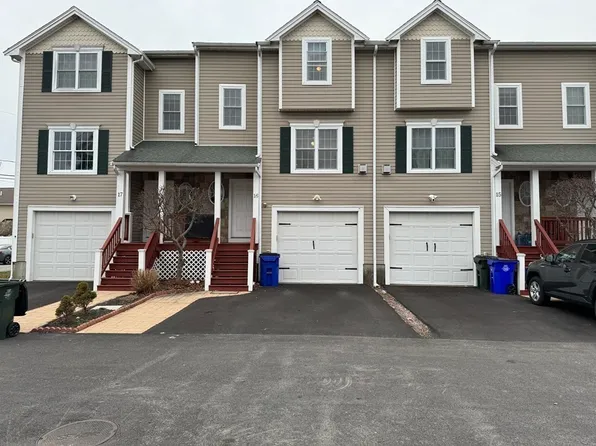 40 Winchester Ln Unit 16, Fall River, MA 02721