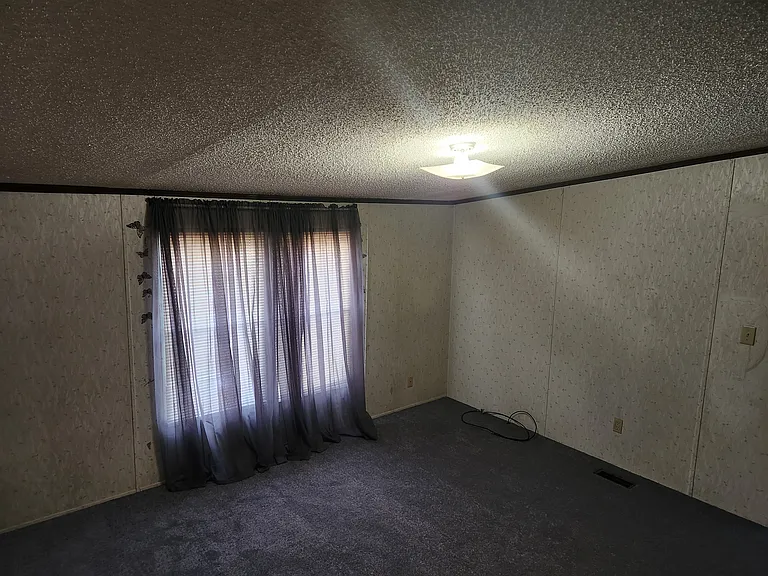 305 Golden Ln — Photo 5