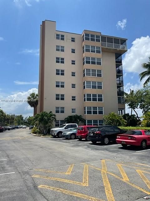 1st image of 1075 Miami Gardens Dr APT 706