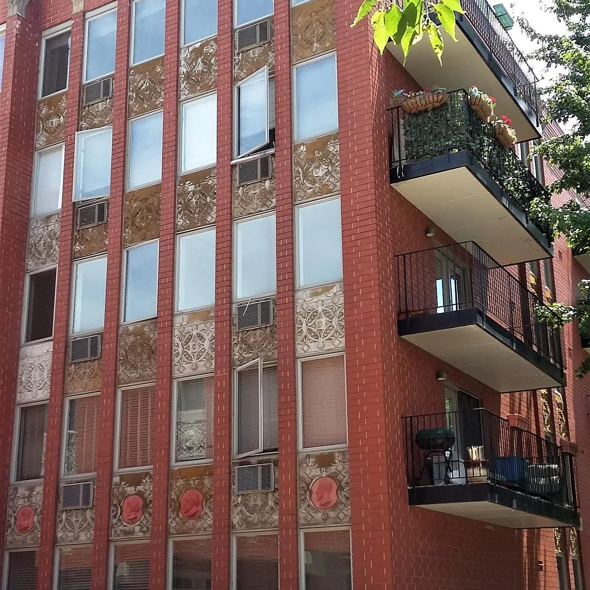 2 bed, 900 sqft, $2,000 — Photo 1