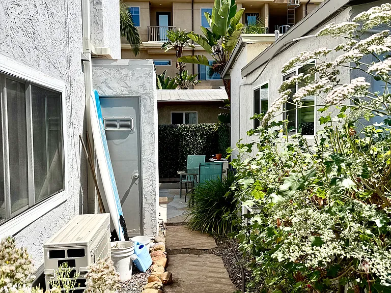 3954 Albatross St — Photo 23