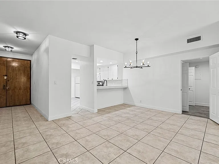 1630 S Bentley Ave #103 — Photo 5