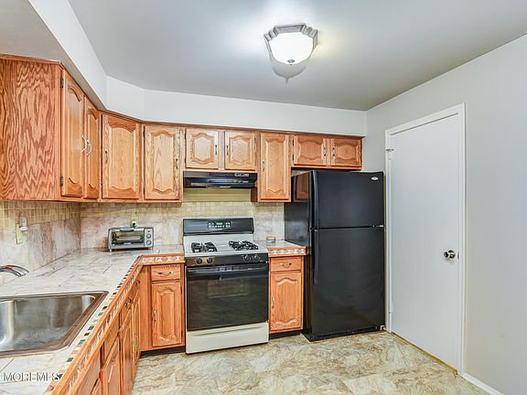 5th image of 115 Dundee Court