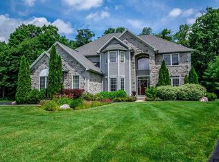 30 Wishing Well Ln, Rexford, NY 12148