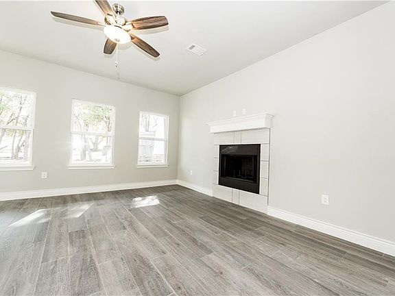 5th image of 704 Mulberry Ct